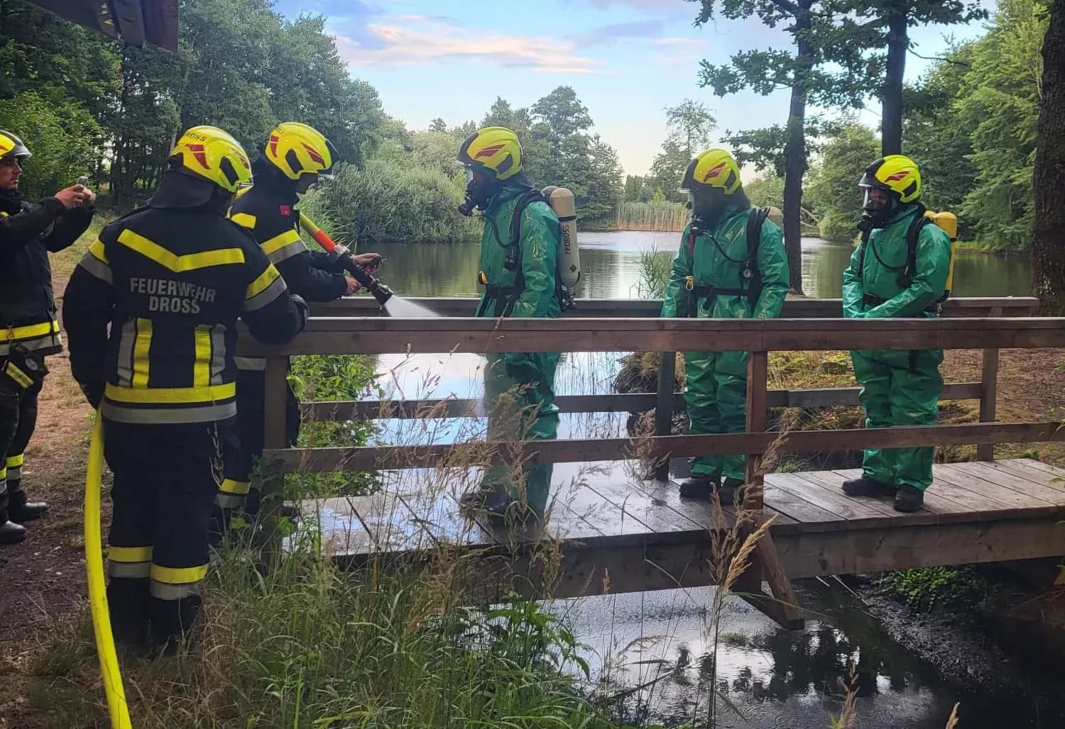 Schadstoffübung am Föhrenteich